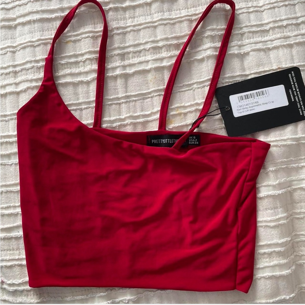 Pretty little thing red tank halter top! ❤️